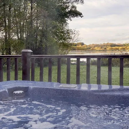 Holiday home Egret With Hot-tub *
